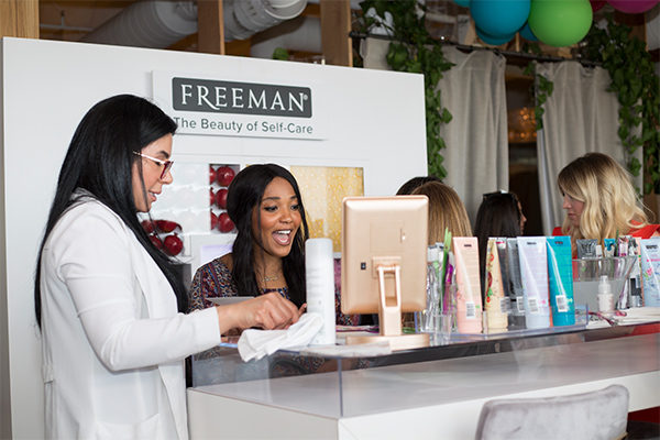 freeman-hideaway-beauty-influencer-event-pop-up-sampling-experiential-fgpg-excited-girl-ipad-600x400