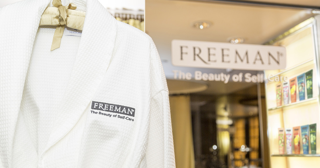 freeman-hideaway-beauty-influencer-event-pop-up-sampling-experiential-fgpg-white-bathrobe