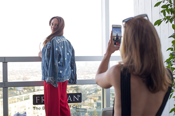influencer-taking-instagram-photo-balcony-freeman-beauty-retail-popup-600x400