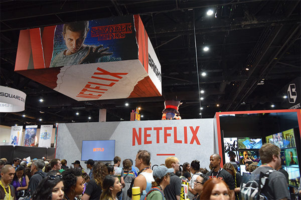 netflix-comic-con-crowd-fgpg-immersive-exhibit-design-600x400