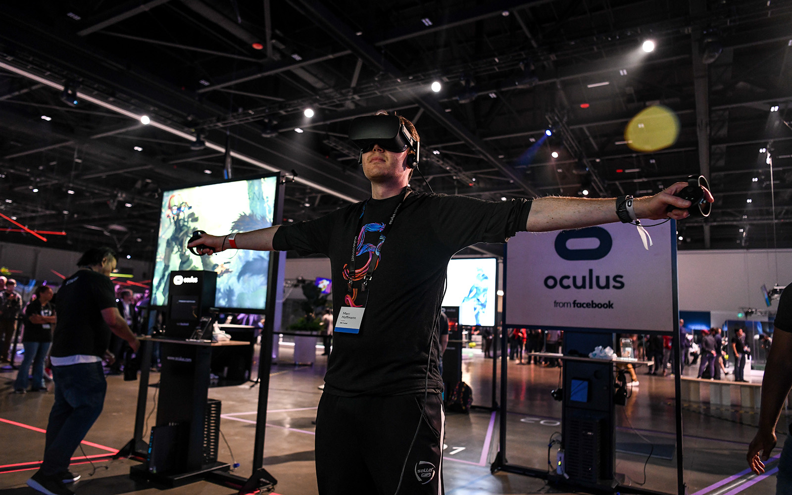 oculus-oc5-developer-conference-engagement-fgpg-man-arms-spread-vr-headset