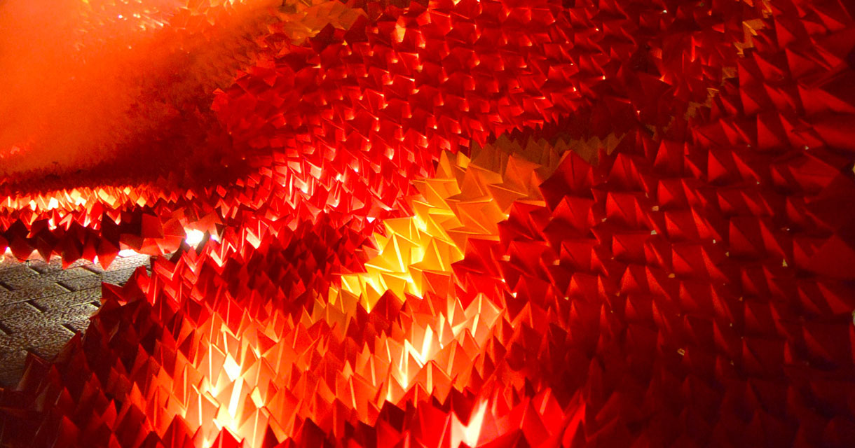 molten lava display for immersive experiences