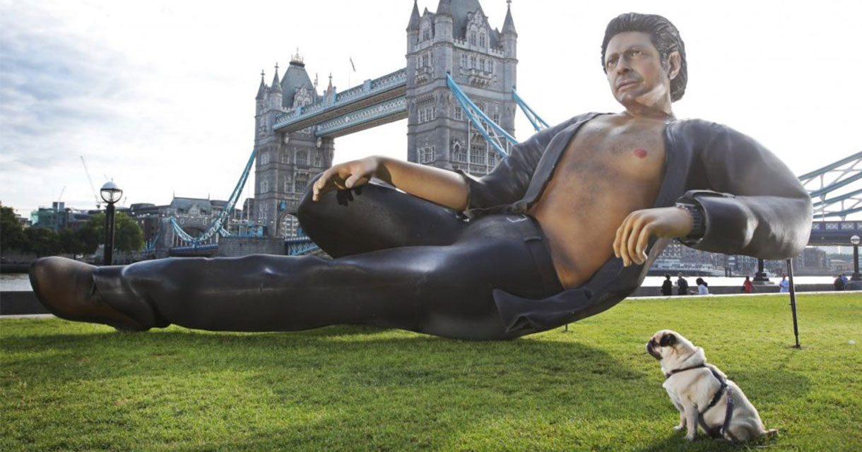 giant statue of jeff goldblum in front of the london tower bridge representing 5 brand activations